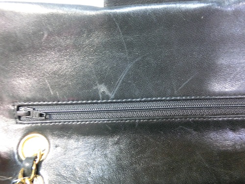 バッグのスレを修理